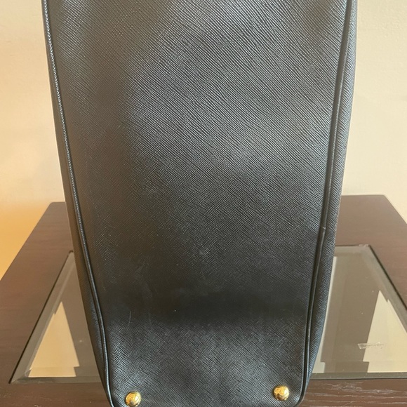 PRADA Saffiano Lux Tote in Black, size Large. - Picture 7 of 9